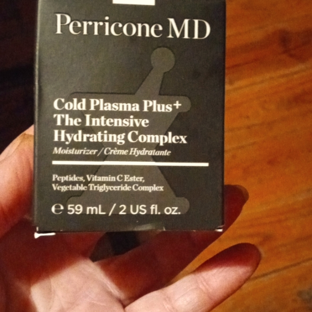 Perricone MD cold plasma plus the intensive hydrating complex